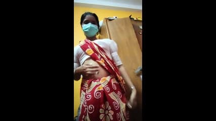 Desi Girl Ne Saree Utar K Chut Or Dhudh Dikhaya , Desi Girl Remove Her Saree And Show Her Hairy Pussy👙💦
